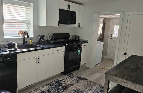 Trinidad Apartment | Charming studio apartment with full kitchen and washer/dryer combo in Trinidad.
