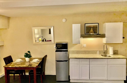 Burbank Apartment | Charming Studio Apartment in Burbank close to Hollywood, Warner & Disney Studios