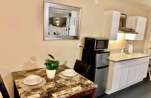 Burbank Apartment | Charming Studio Apartment in Burbank close to Hollywood, Warner & Disney Studios