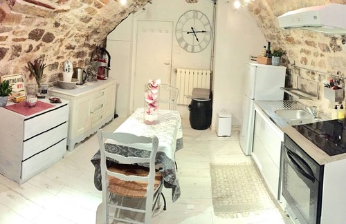 Peynier Apartment | Charming studio at the foot of the Sainte Victoire and close to Aix En Provence