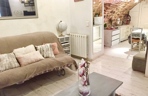 Peynier Apartment | Charming studio at the foot of the Sainte Victoire and close to Aix En Provence