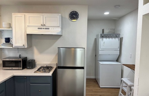 Modesto House | Charming studio-bungalow in Modesto with WiFi, AC. Near Hospitals & Downtown