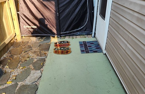 Bayview Apartment | Charming studio by the beach with AC and Heat if needed in Norfolk. Big TV Too