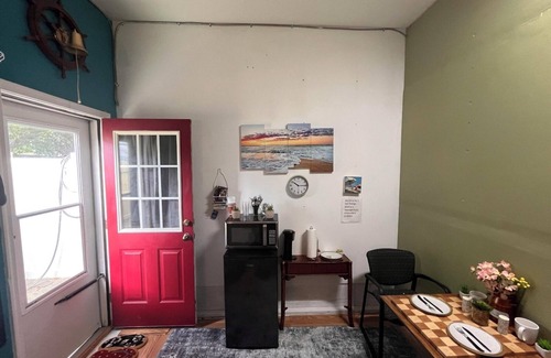 Bayview Apartment | Charming studio by the beach with AC and Heat if needed in Norfolk. Big TV Too