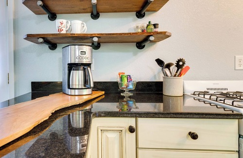 Murphy Apartment | Charming Studio Cottage in Brasstown: Secluded Gem