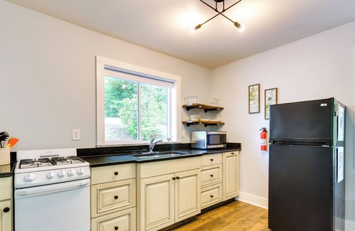 Murphy Apartment | Charming Studio Cottage in Brasstown: Secluded Gem
