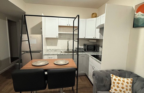 Elizabeth Apartment | Charming Studio Downtown Elizabeth