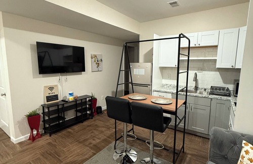 Elizabeth Apartment | Charming Studio Downtown Elizabeth