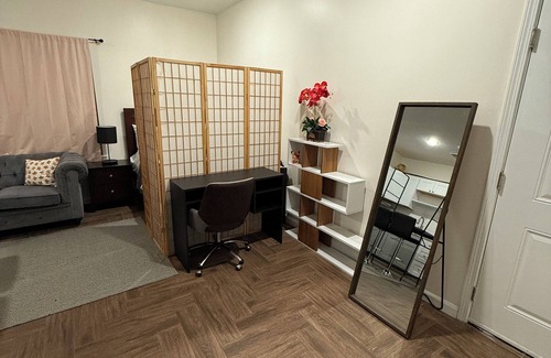 Elizabeth Apartment | Charming Studio Downtown Elizabeth
