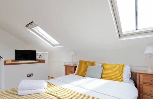 South Hampstead Apartment | Charming studio with balcony in St John's Wood