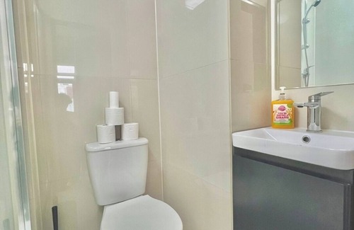 Golders Green Apartment | Charming Studio for Two in Golders Green – Bright, Central and Great for Couples