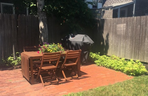 Oak Bluffs Apartment | Charming Studio Guest House in the Heart of Oak Bluffs