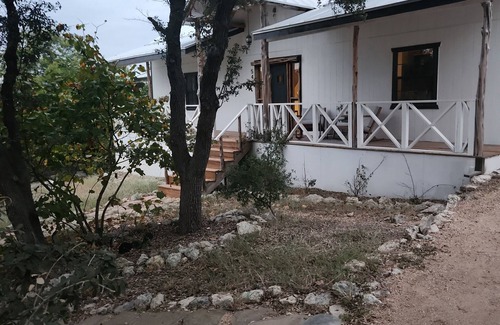 Spring Branch Apartment | Charming studio in delightful Spring Branch for a quick, tranquil stay.