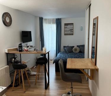Faubourg de l'Arche Apartment | Charming studio in La Défense with free parking