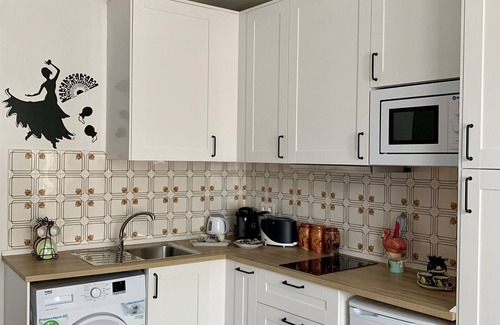 Lagunillas Apartment | Charming Studio in Malaga City Center – Walk to Attractions, Restaurants, and Beach