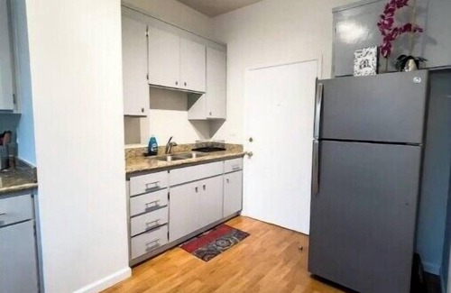 Hoover - Foster House | Charming Studio in Oakland with WiFi