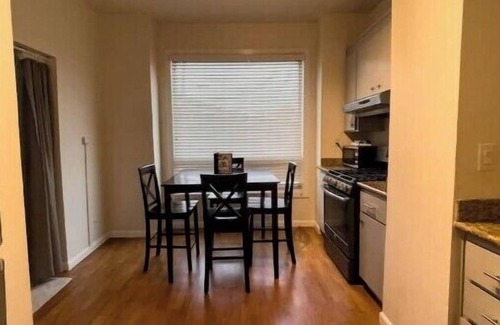 Hoover - Foster House | Charming Studio in Oakland with WiFi