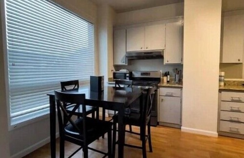 Hoover - Foster House | Charming Studio in Oakland with WiFi