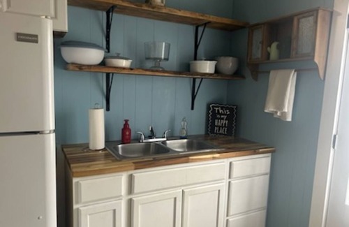 Ruth Apartment | Charming studio in the country with highspeed fiber WiFi. Great location!