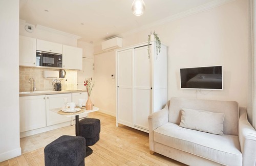 Quartier du Mail Apartment | Charming Studio in the Center of Paris