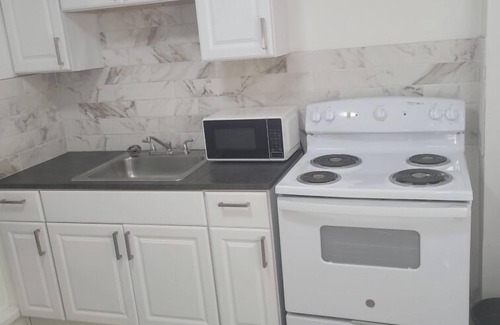 North Philadelphia Apartment | Charming studio in fantastic Philadelphia with WiFi, AC near Temple Hospital