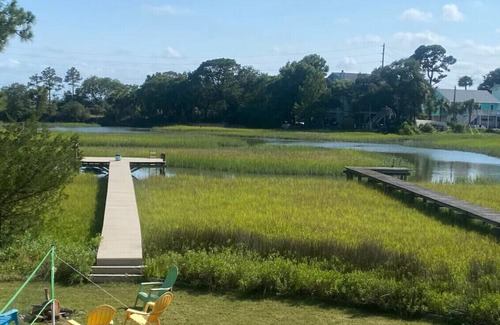 Tybee Island Apartment | Charming studio in Tybee Island located on a Tidal Creek with dock access