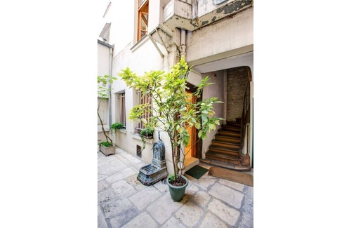 Les Iles Apartment | Charming Studio on Ile St Louis