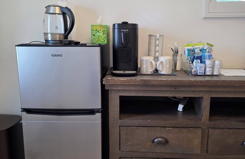 Bassett Apartment | Charming studio perfect for couples central to all airports