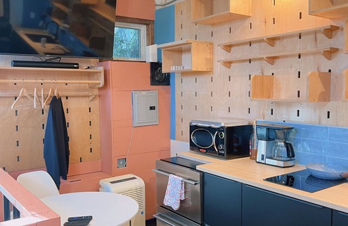 Financial District Condo | Charming Studio Sleeps 2 On the Park on Top of Hill, SweepingViews of the City