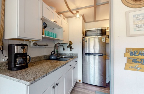 North Truro Apartment | Charming studio steps to beach access with deck, ocean view, kitchenette & grill