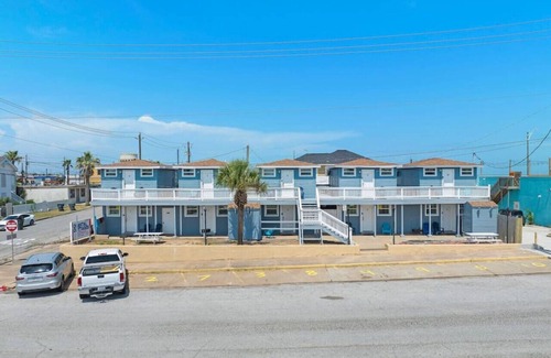 San Jacinto Apartment | Charming Studio Steps from the Beach