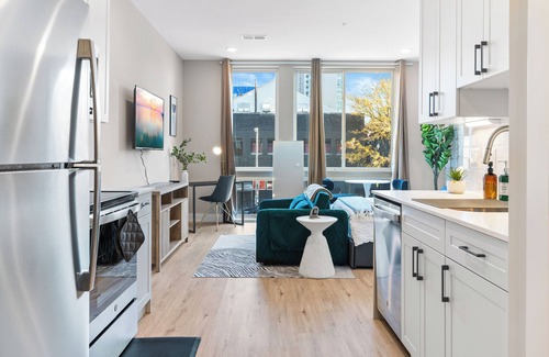 Northern Liberties Apartment | Charming Studio w/Breathtaking Pier & Bridge Views