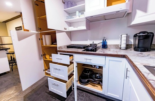 Indianapolis Apartment | Charming studio with WiFi and AC in lovely Indianapolis