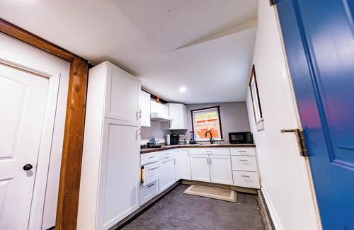 Indianapolis Apartment | Charming studio with WiFi and AC in lovely Indianapolis