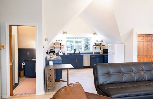 Rangeley Apartment | Charming studio with lake access & AC, close to downtown 15min to Saddleback