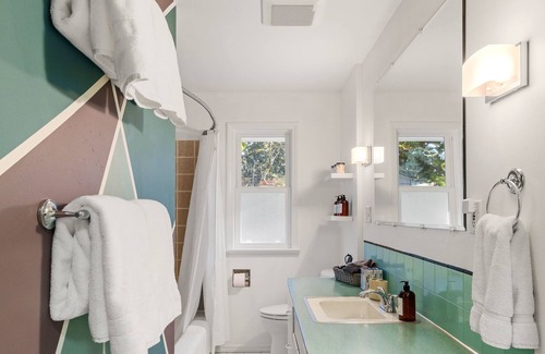 Haller Lake House | Charming & Stylish House w/ Amazing Backyard