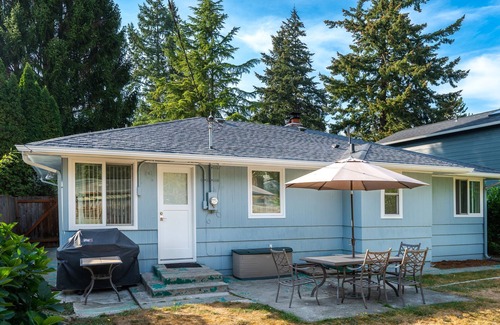 Haller Lake House | Charming & Stylish House w/ Amazing Backyard