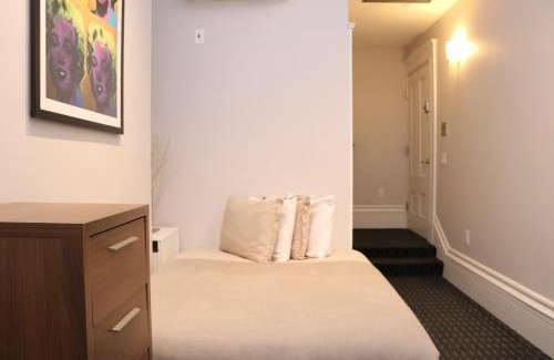 Beacon Hill Apartment | Charming & Stylish Studio on Beacon Hill #3