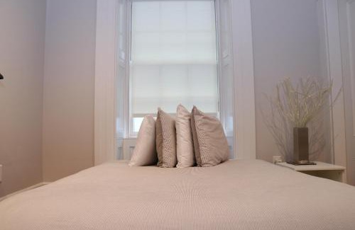 Beacon Hill Apartment | Charming & Stylish Studio on Beacon Hill #11