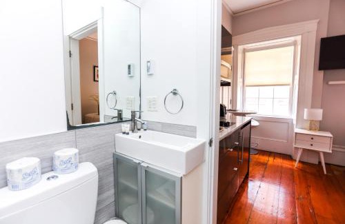 Beacon Hill Apartment | Charming & Stylish Studio on Beacon Hill #12