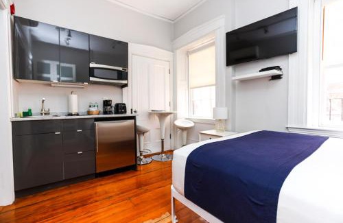 Beacon Hill Apartment | Charming & Stylish Studio on Beacon Hill #12