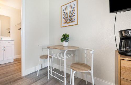 Kissimmee House | Charming Suite: Smart TV, Modern Amenities & Pool Access