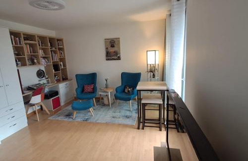 Hyeres City Centre Apartment | Charming T1 with balcony in Hyères