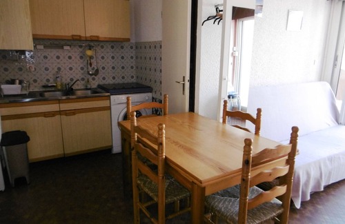 Port Leucate Apartment | Charming T2 Cabin, 4 Guests, Near Beach, Terrace, Parking