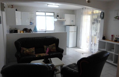 Sainte-Anne Villa | Charming T2 ' Le Colibri ' garden floor with flowers and all comforts in Ste Anne Wifi