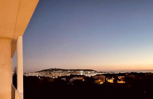 Balaruc-les-Bains Apartment | CHARMING T2 WITH MAGICAL VIEW OF THE ETANG DE THAU
