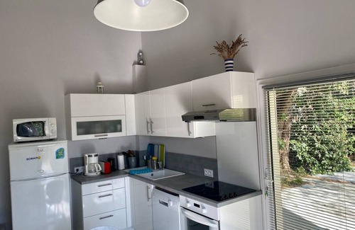 Le Lavandou Apartment | Charming T3 Mazet in Mas Provençal 100m from the beach/D