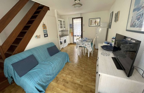 Narbonne-Plage Villa | Charming T3 Villa, A/C, Private Parking, 200m from Beach, Sleeps 4/5, Peaceful!