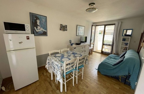 Narbonne-Plage Villa | Charming T3 Villa, A/C, Private Parking, 200m from Beach, Sleeps 4/5, Peaceful!