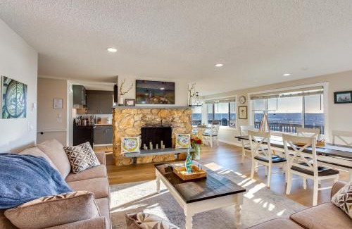 Northeast Tacoma Apartment | Charming Tacoma Apartment with Deck and Skyline Views!